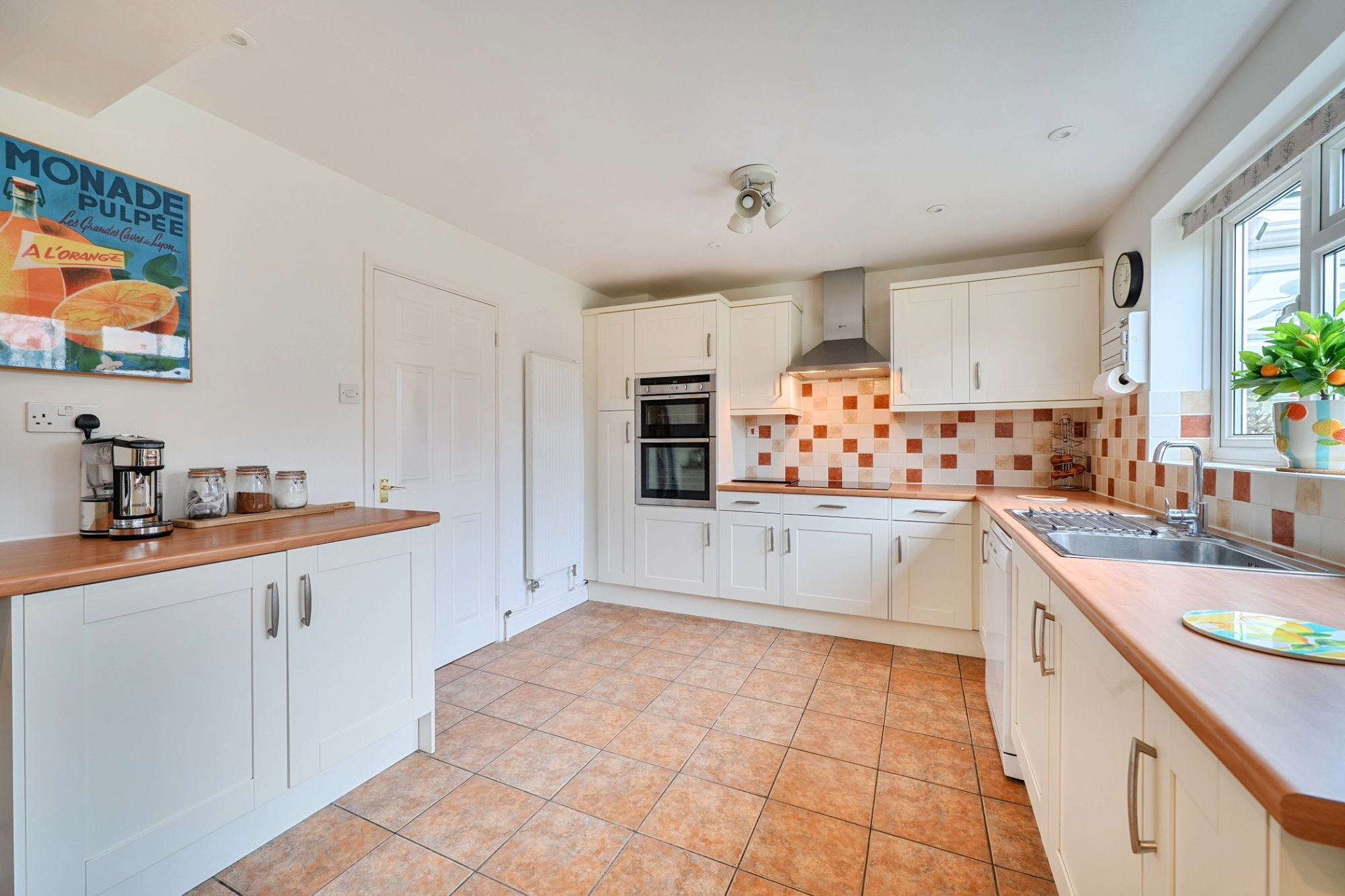 4 bed detached house for sale in Queensmead, Bredon, GL20  - Property Image 3