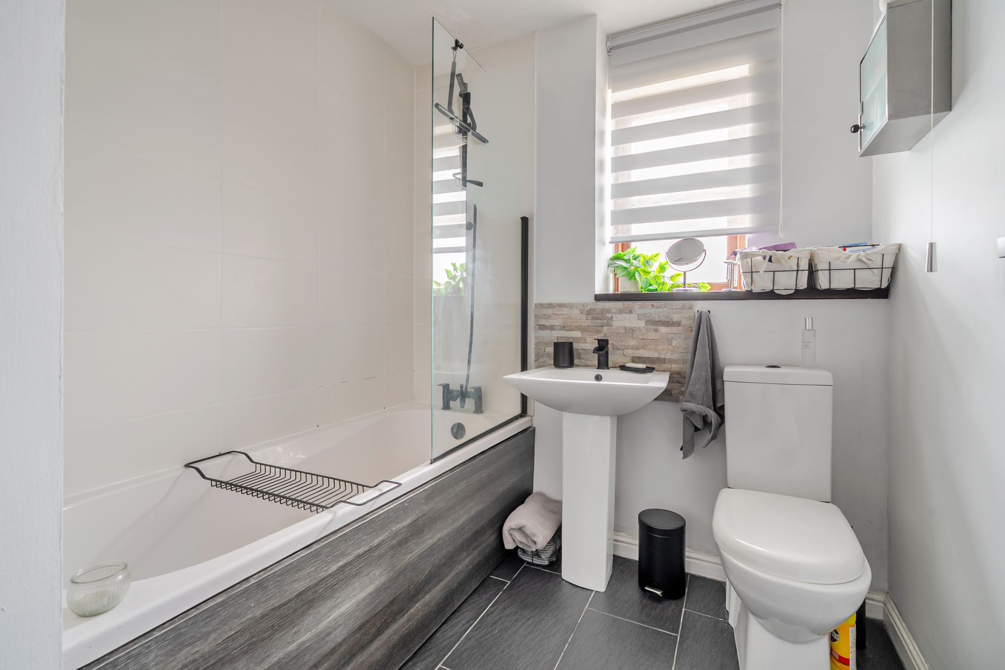 4 bed detached house for sale in Courtney Close, Stonehills, Tewkesbury, GL20  - Property Image 18