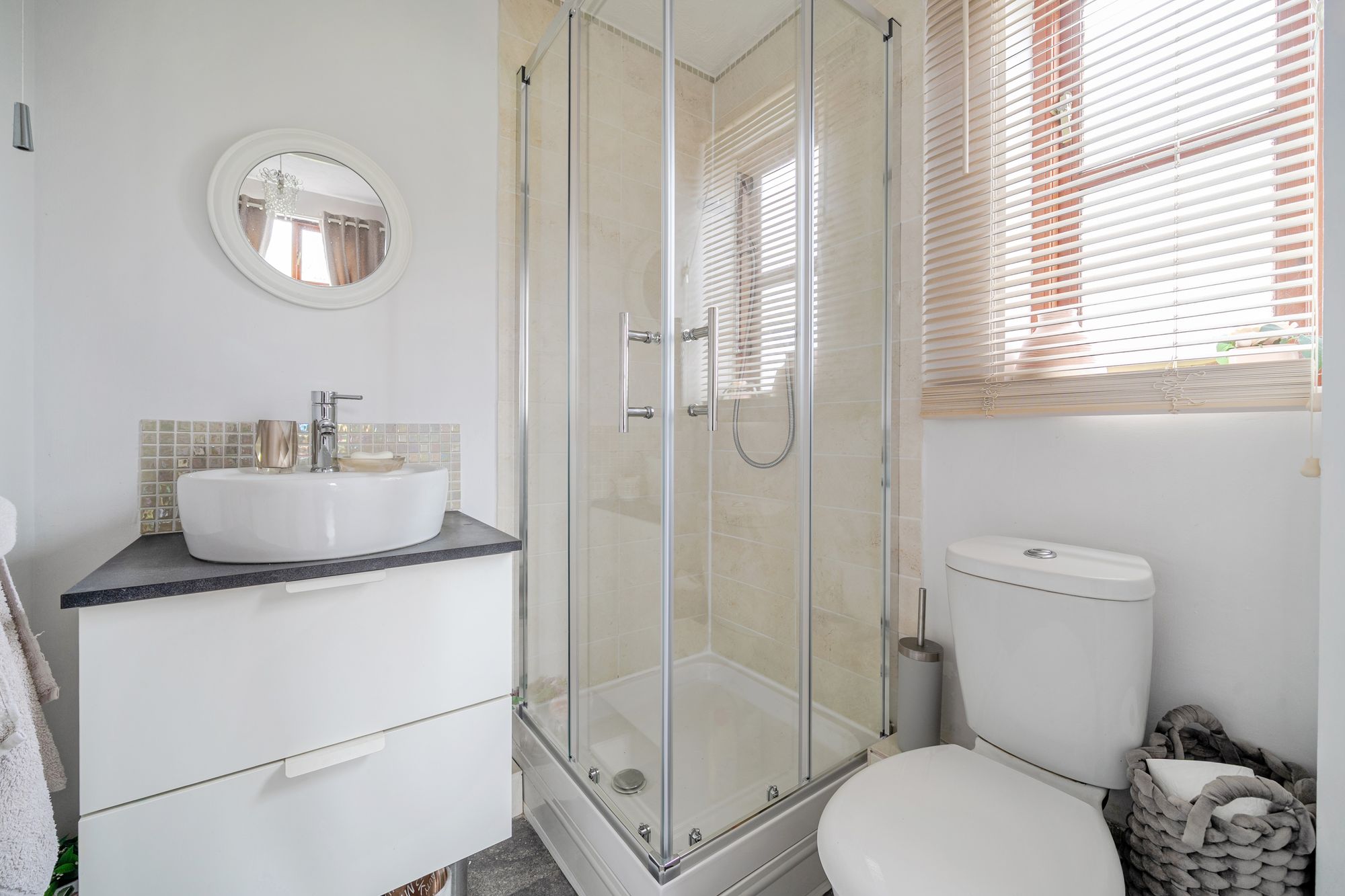 4 bed detached house for sale in Courtney Close, Stonehills, Tewkesbury, GL20  - Property Image 15