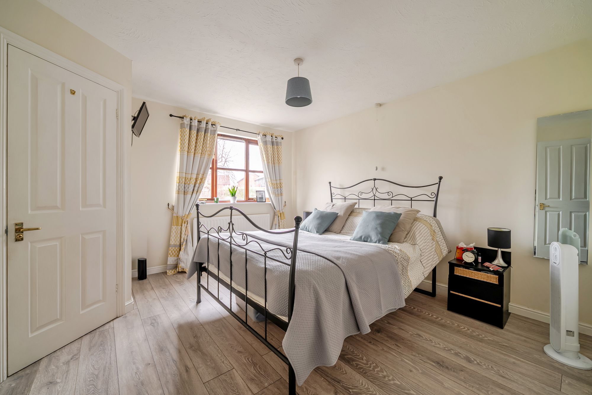 4 bed detached house for sale in Courtney Close, Stonehills, Tewkesbury, GL20  - Property Image 12