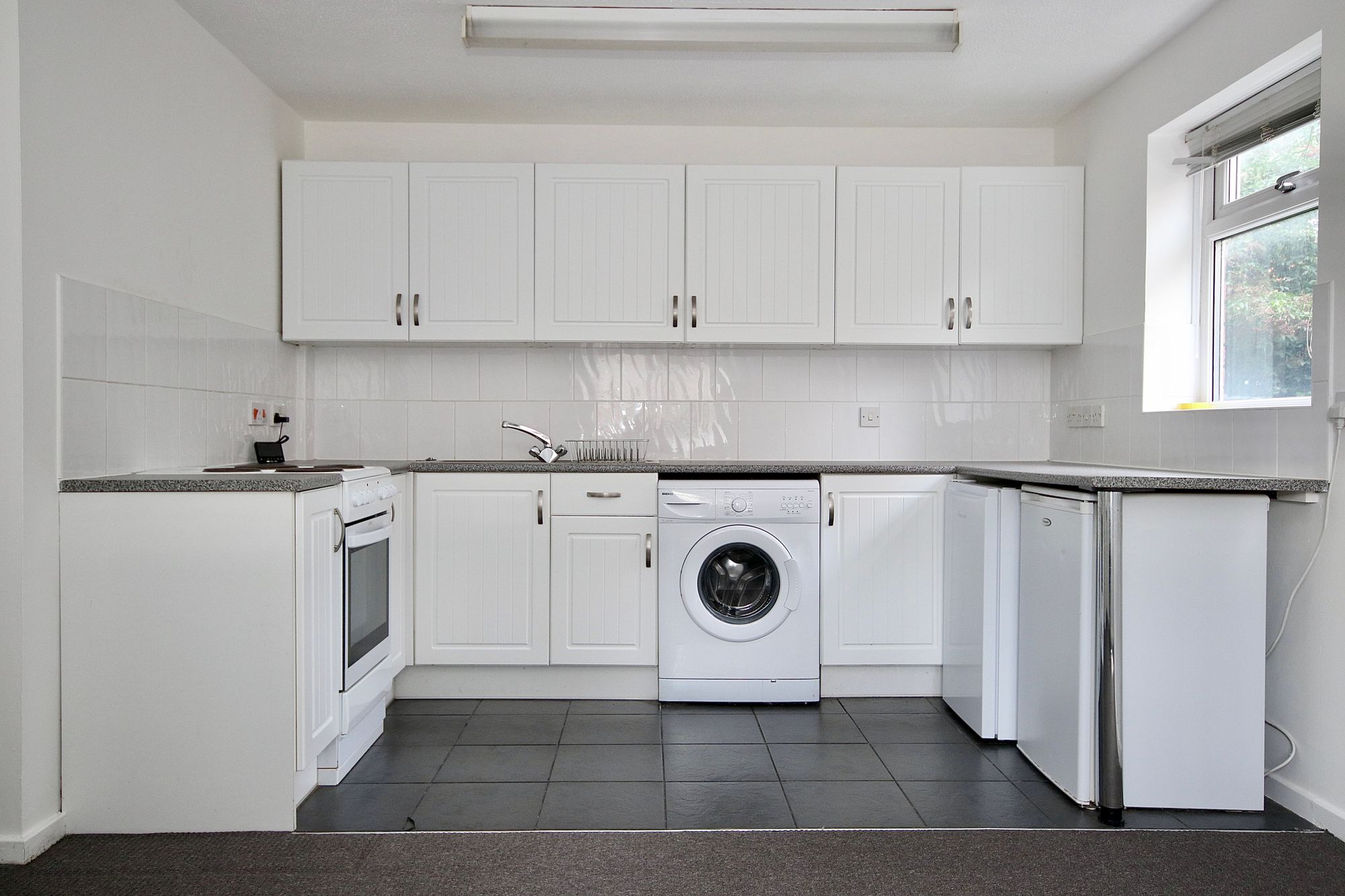 1 bed ground floor flat to rent in Overbury Road, Gloucester, GL1  - Property Image 2