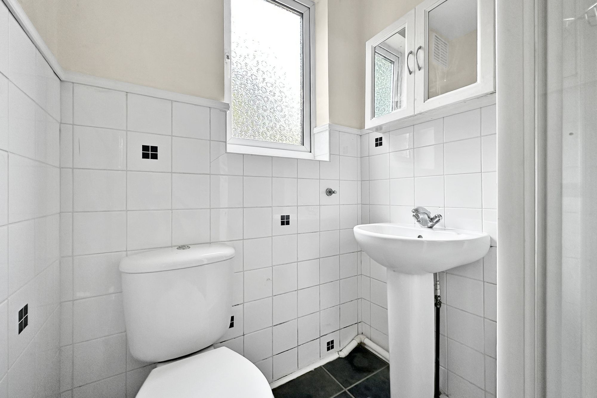 2 bed maisonette for sale in Orchard Close, Longford, GL2  - Property Image 7