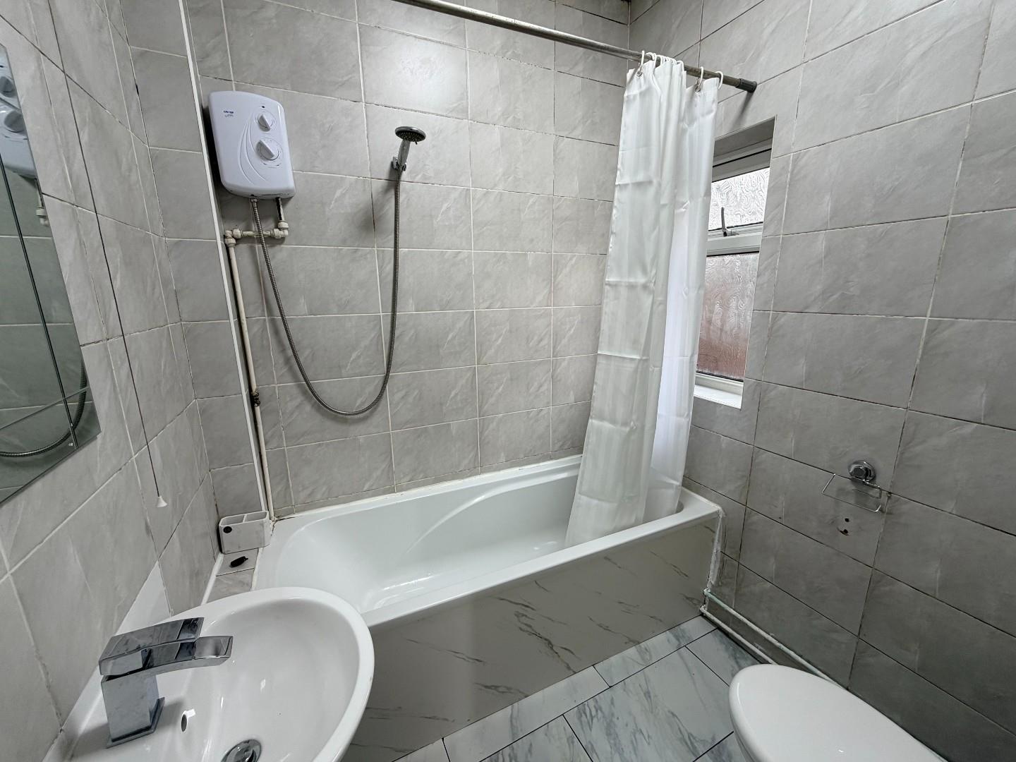 3 bed house to rent in Hollis Road, Coventry 3