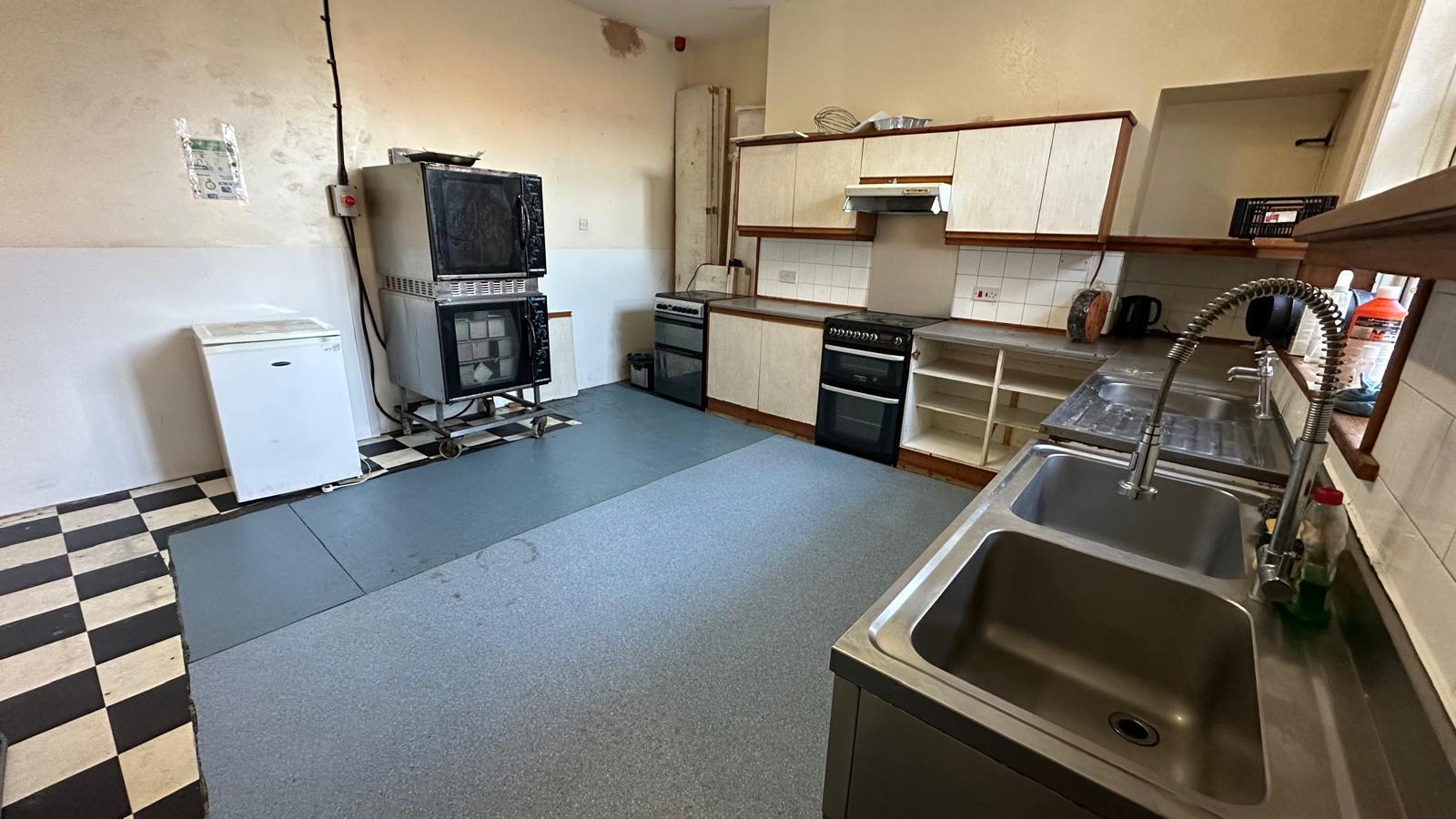Takeaway to rent in Foleshill Road, Coventry 3