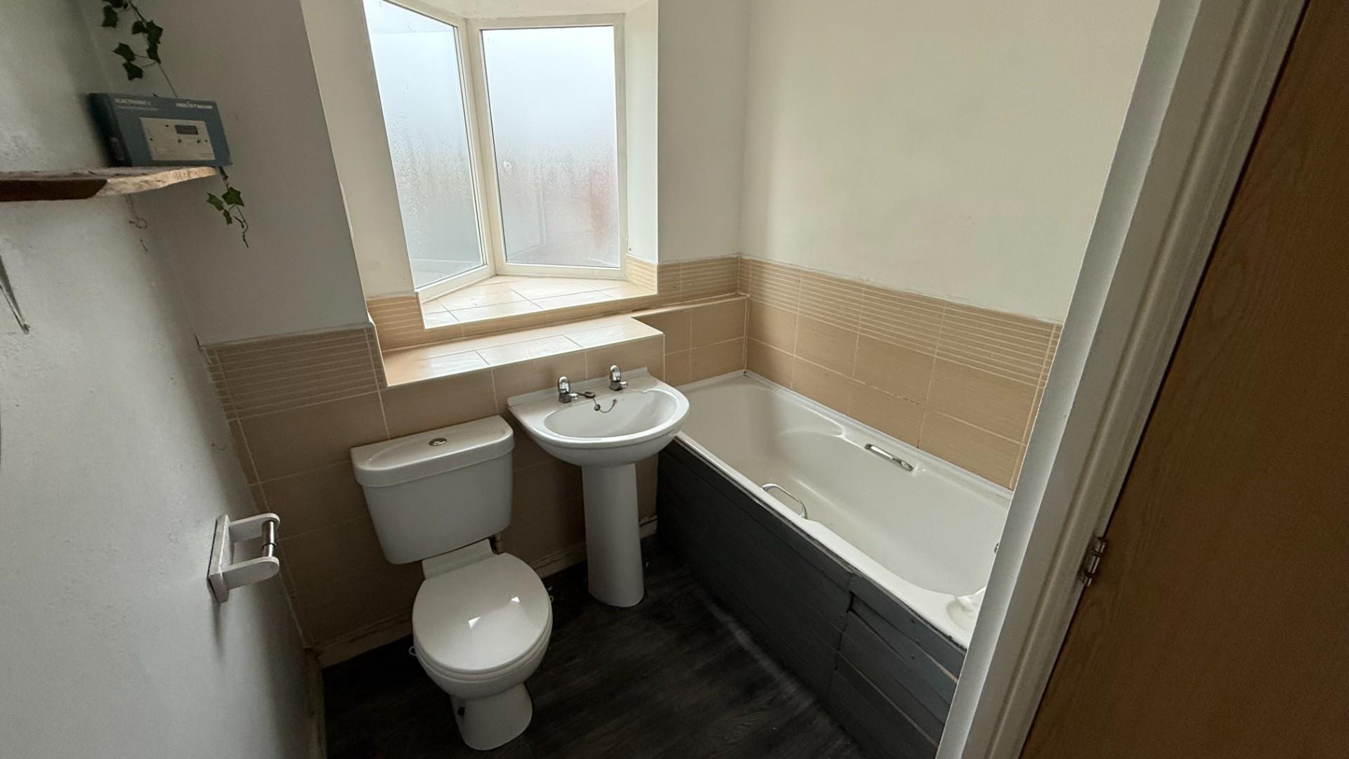 2 bed flat for sale in Brickhouse Lane South, Tipton 6