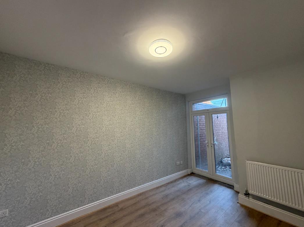 2 bed flat to rent in Walsgrave Road, Coventry 3