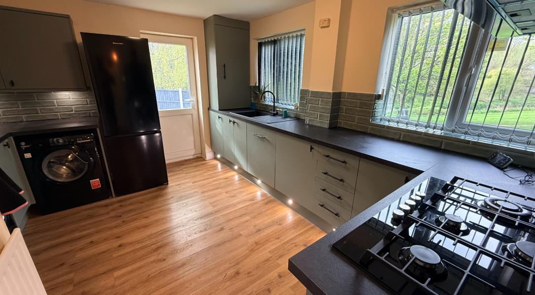 3 bed house to rent in Carver Close, Coventry 3