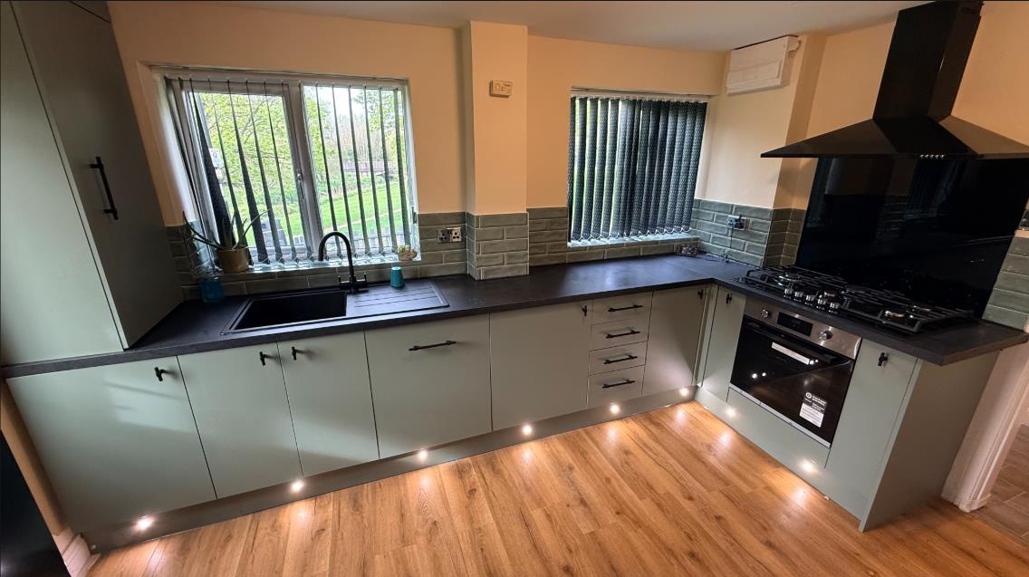 3 bed house to rent in Carver Close, Coventry 2