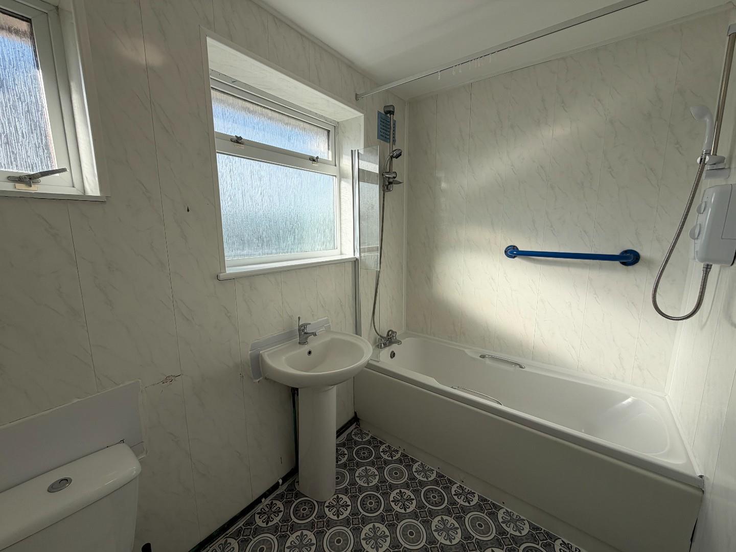 3 bed house to rent in Beake Avenue, Coventry 9