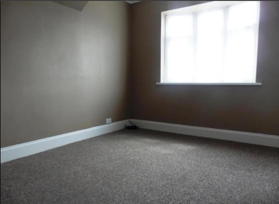 2 bed semi-detached house to rent in Johnson Road, Bedworth 1